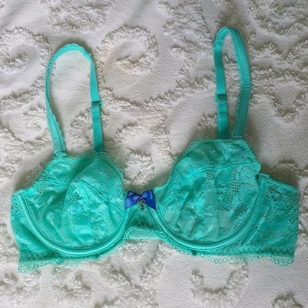 Victoria's Secret Body unlined lace demi bra 32 B - Picture 2 of 9